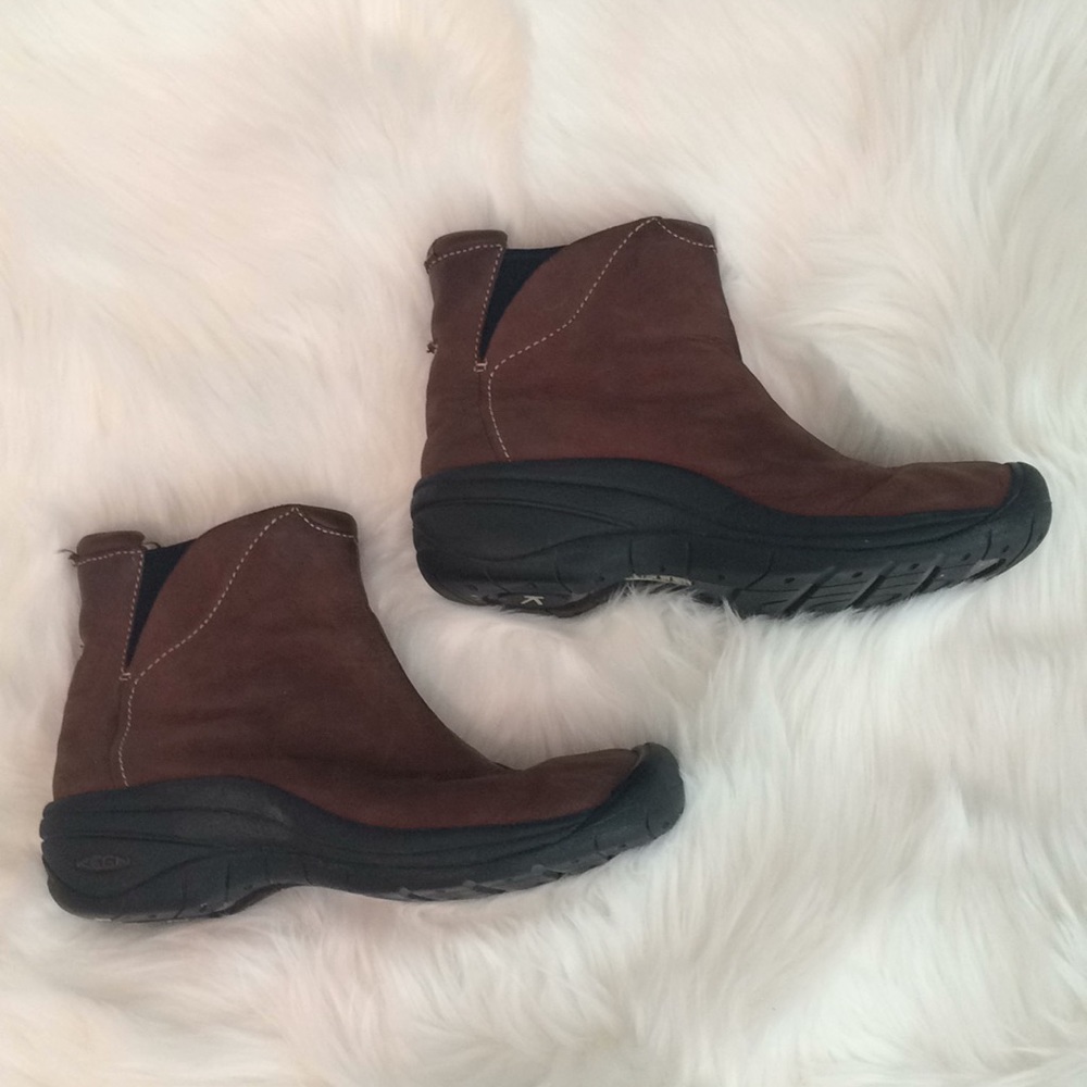 Size 8 Keen Short Leather Slip-on Boot